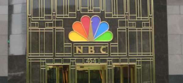 Picture of the Columbus Dr. entrance to NBC Tower in Chicago.